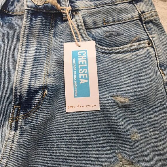 Chelsea Ultra High-Rise Acid Wash Raw Hem Jean Shorts 7 Junior's Charlotte Russe - Picture 5 of 12